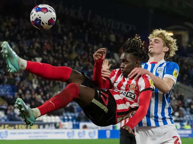 Màn so tài gay cấn giữa Sunderland vs Huddersfield Town